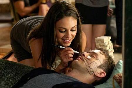 Mila Kunis and Justin Timberlake in FRIENDS WITH BENEFITS